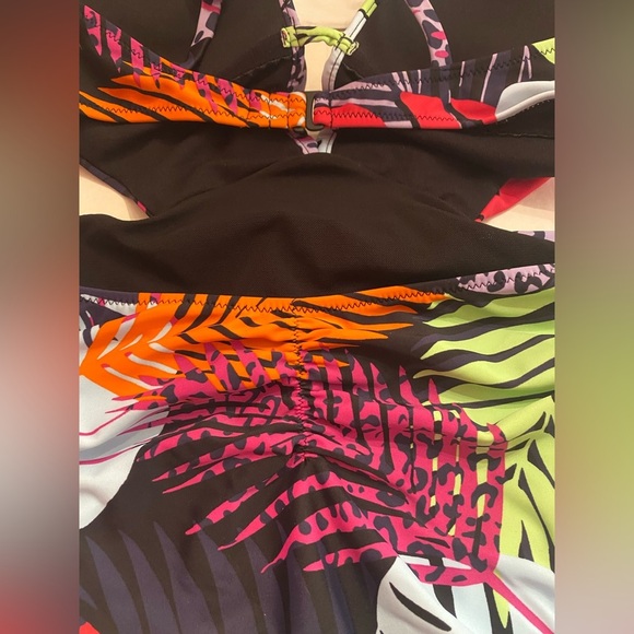 NWT Bar III Women's Swimsuit Size Medium Bright Palm Prowl Cross Front Monokini - Picture 8 of 13